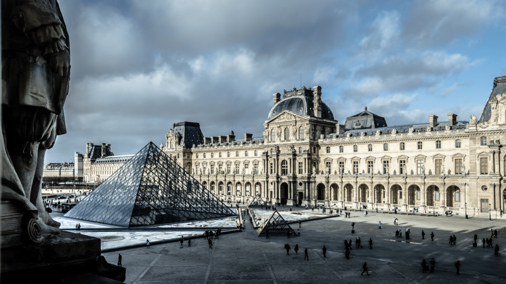 Le musée du Louvre à Paris
