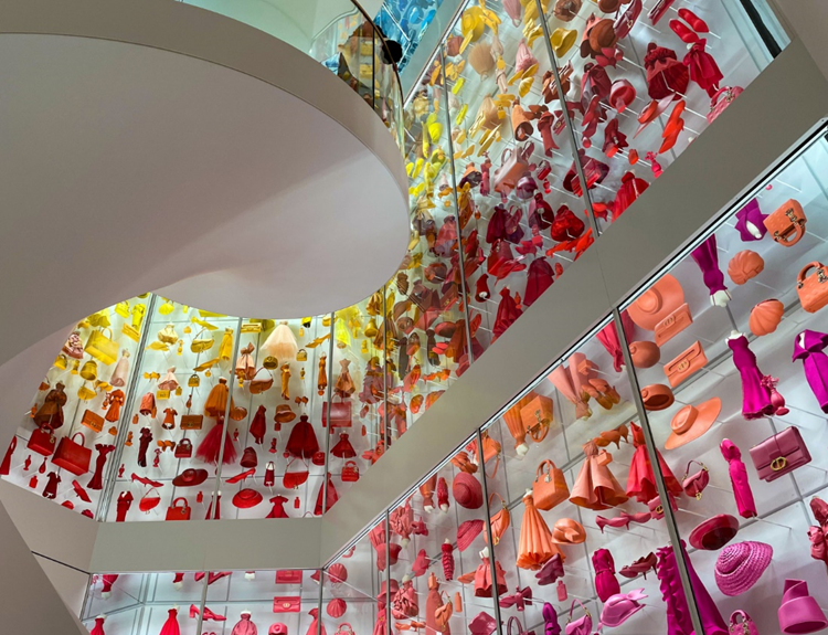 Picture of the Dior Gallery in the Maison Dior located at the 30 Avenue Montaigne, in Paris